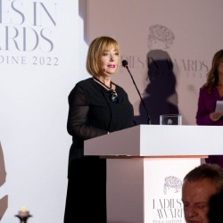 Na svečanoj dodjeli "Ladies In Awards 2022" Jasmini Mujezinović dodijeljeno priznanje "Veliko srce"